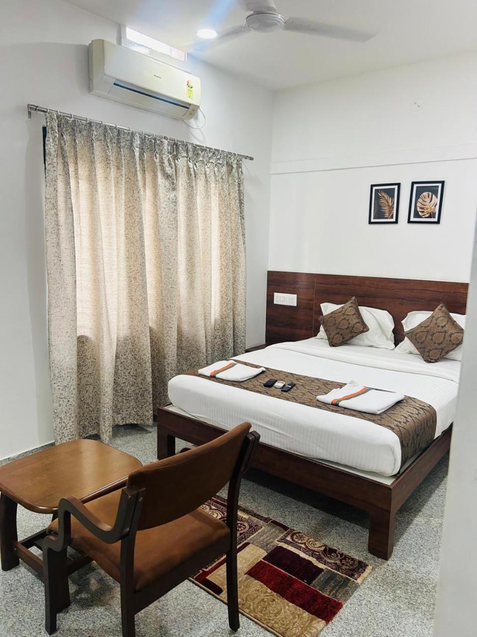 Hotel Queens Comfort Майсуру Екстер'єр фото