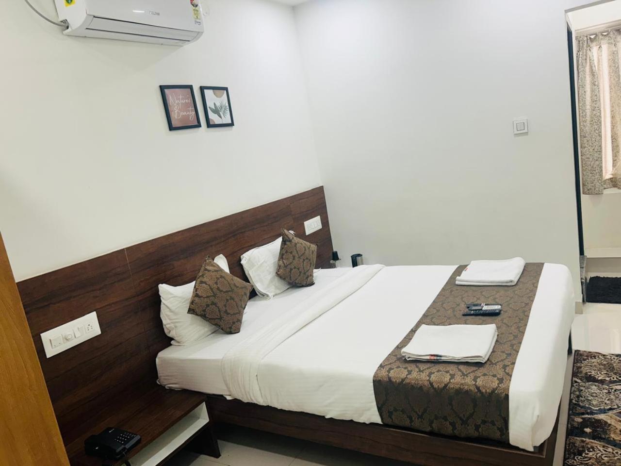 Hotel Queens Comfort Майсуру Екстер'єр фото