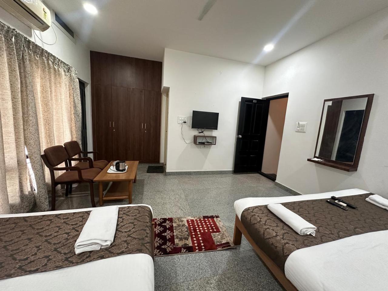 Hotel Queens Comfort Майсуру Екстер'єр фото
